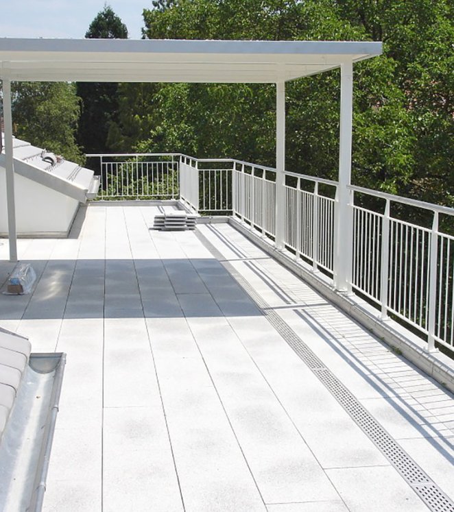 Terrasse Bodenplatten Flachdach Terrasse mit Bodenplatten