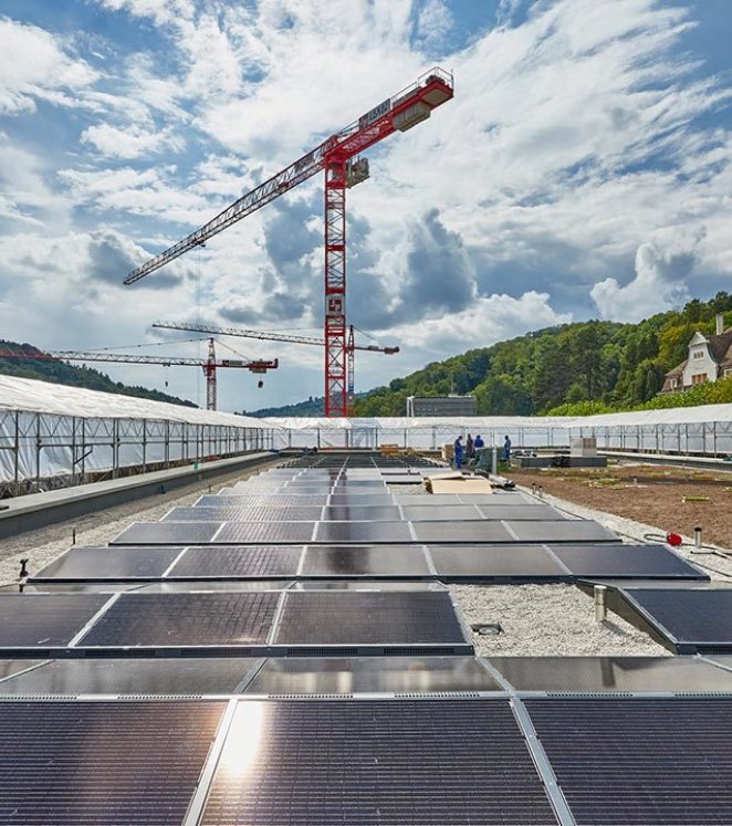 Hier ist ein grossflächige Solaranlage entstanden