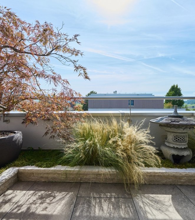 Terrasse mit Hochbeeten aus Kanfanar