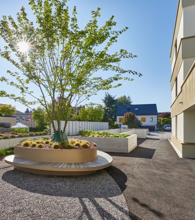 Hochbeet mit Sitzgelegenheit