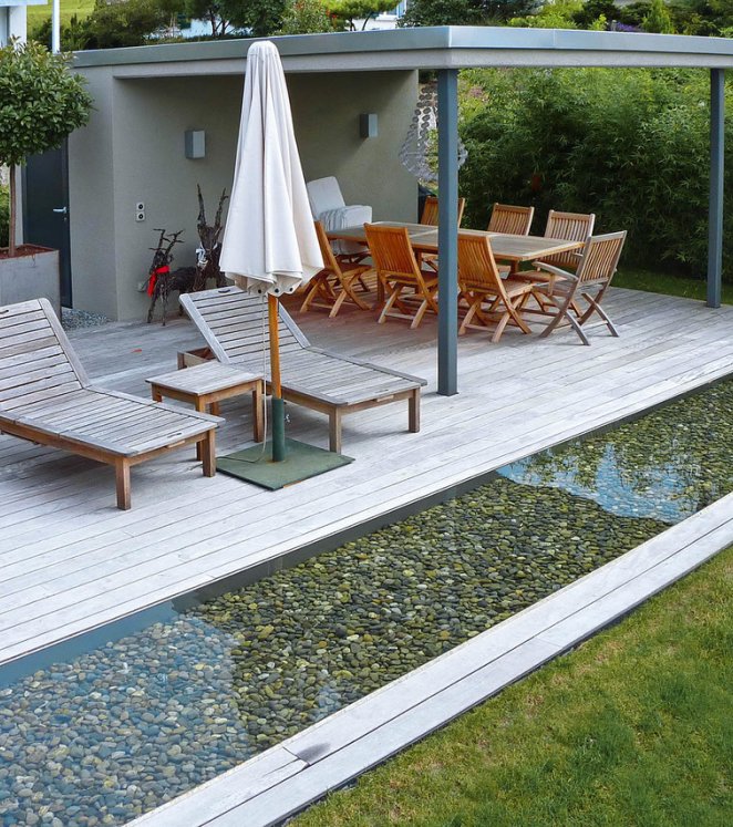 Terrasse mit Stein-Wasserbecken in Wettingen