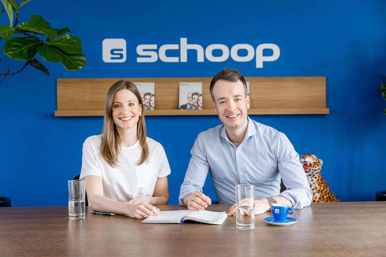 Interview Franziska und Adrian Interview mit der Aarauer Woche: Die Mitarbeitenden bei Schoop + Co. AG sind der wichtigste Erfolgsfaktor