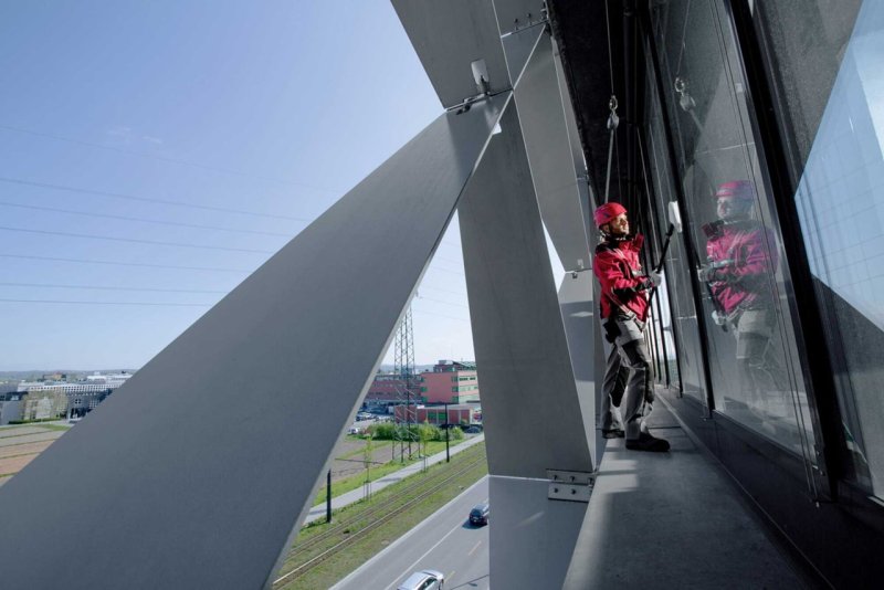 Absturzsicherung Seilanlage für die Fensterreinigung
